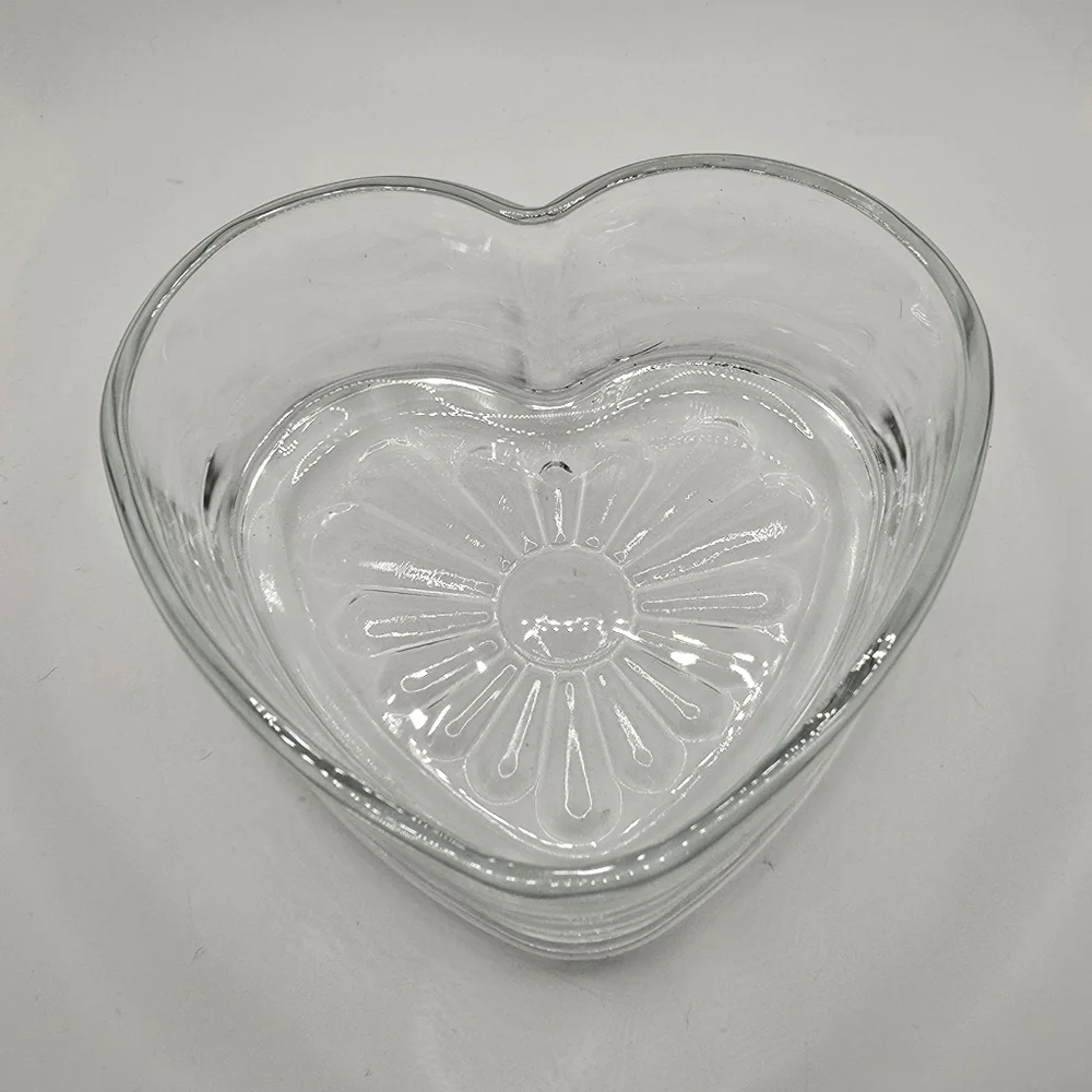 Vintage Candy Trinket Dish Glass - Heart Shaped Design - No Chips Or Cracks EUC